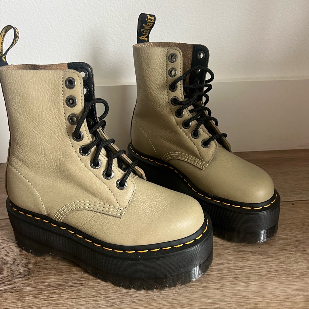 1460 Pascal Max Doc Marten Platform Boots in pale olive!